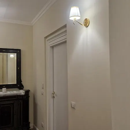 Apartment Ancients Courts Of